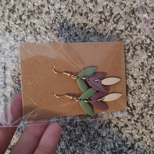 NWT Women Dangling Earrings